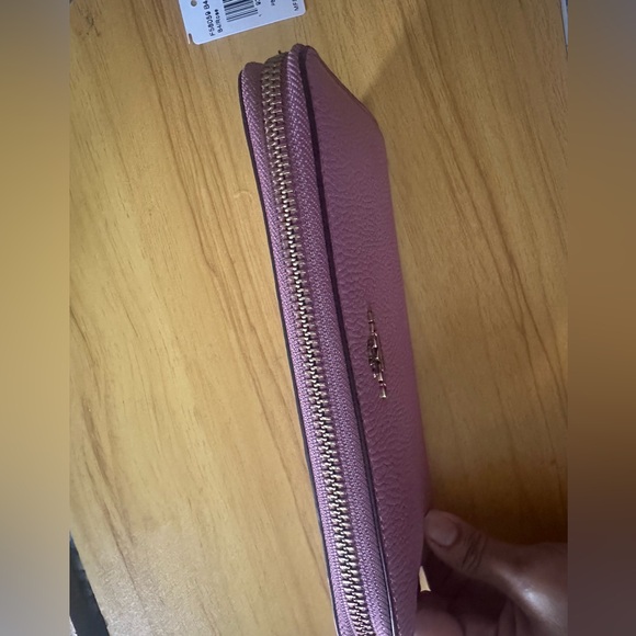 𝓒𝓞𝓐𝓒𝓗 Mauve Leather Women's Wallet - Picture 4 of 10